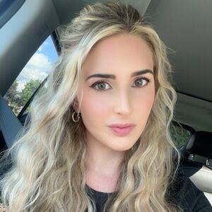 Meet your Posher, Lauren